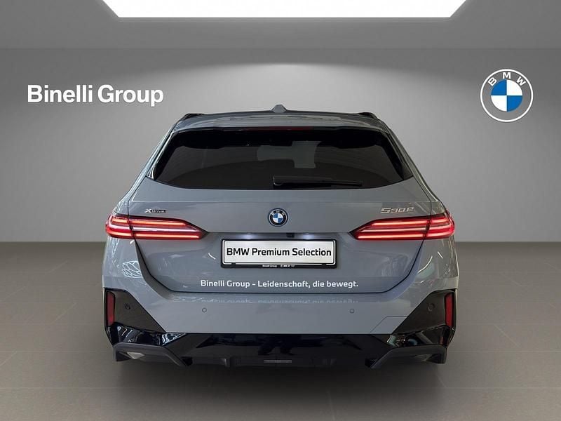 Gebraucht BMW 530e M Sport 299 PS (219 kW) 2025 Grau Kombi