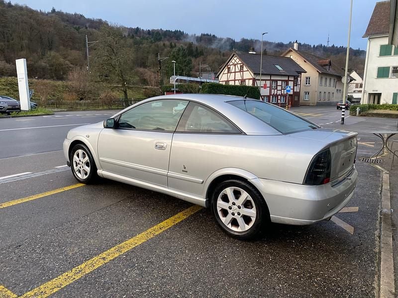 Gebraucht Opel Astra Edition 147 PS (108 kW) 2004 Coupé