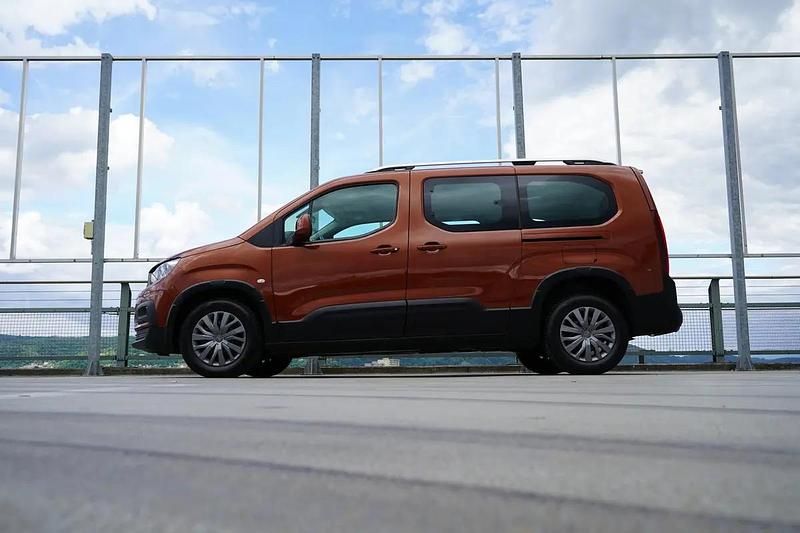 Gebraucht Peugeot Rifter Allure 130 PS (95 kW) 2026 Orange Van / Kleinbus