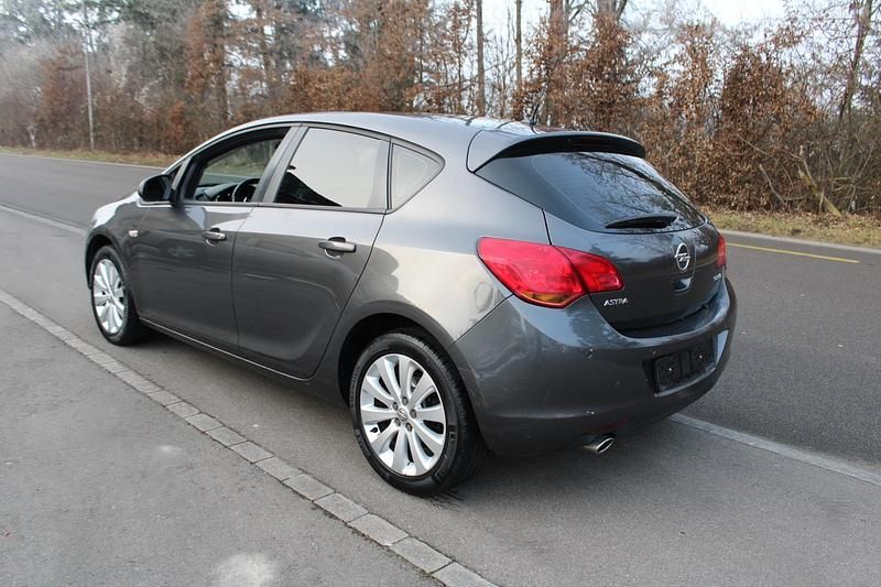 Gebraucht Opel Astra 140 PS (102 kW) 2010