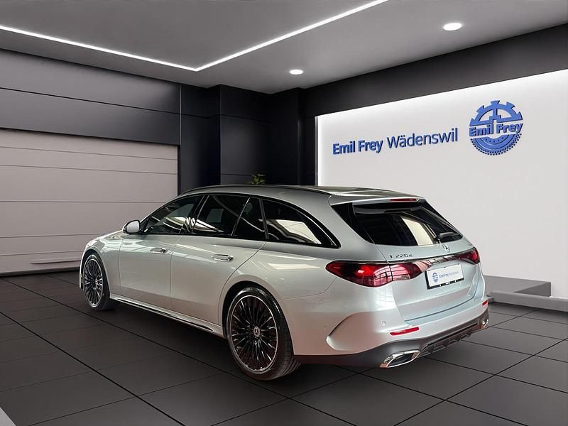 Neu Mercedes E220 AMG line 220 PS (161 kW) 2025 Silber Kombi