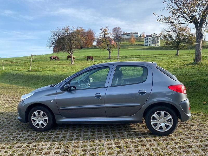 Gebraucht Peugeot 206+ 75 PS (55 kW) 2011 Kleinwagen