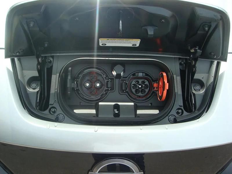 Gebraucht Nissan Leaf N-Connecta 110 kW (150 PS) 2025 Silber Kleinwagen