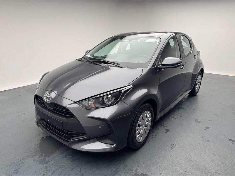 Silber Neu 2025 Toyota Yaris Hybrid Comfort Limousine | CHF 25’310 (Fairer Preis) - Bild 1/4