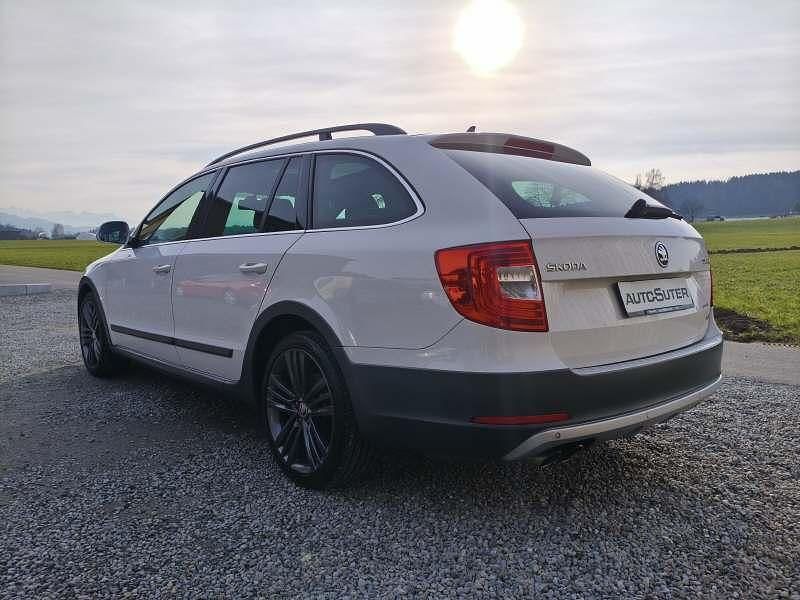 Gebraucht Skoda Superb Ambiente 170 PS (125 kW) 2014 Weiss Kombi