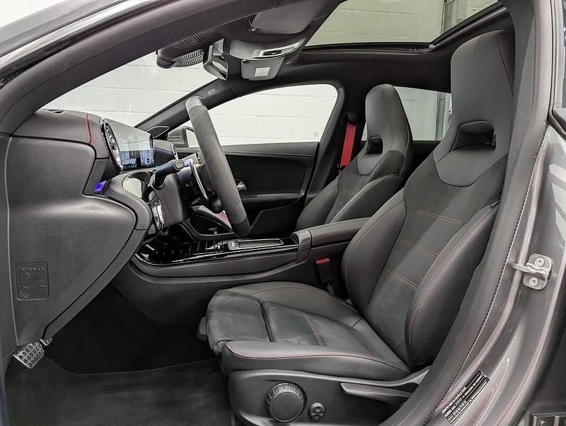 Gebraucht Mercedes CLA45 AMG Shooting Brake Premium 421 PS (309 kW) 2024 Kombi