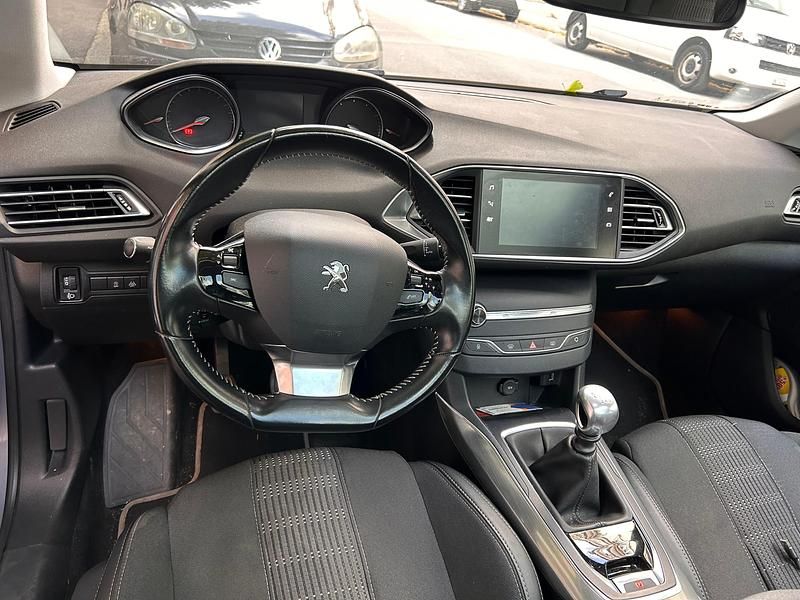 Gebraucht Peugeot 308 Allure 130 PS (95 kW) 2018