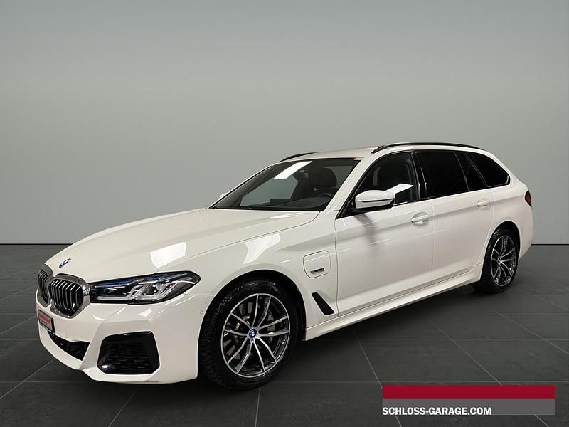 Gebraucht BMW 530e M Sport 292 PS (214 kW) 2022 Weiss Kombi