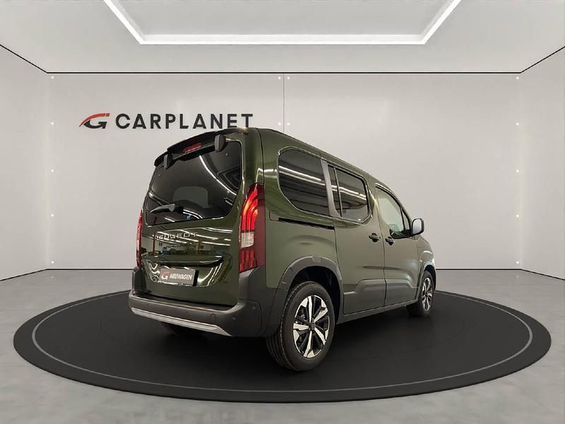 Neu Peugeot Rifter GT 131 PS (96 kW) 2025 Grün Van / Kleinbus