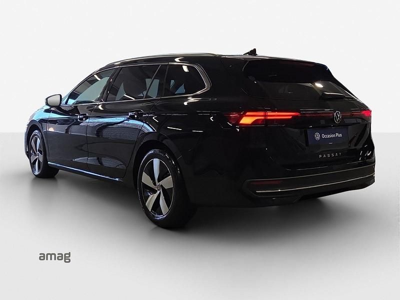 Gebraucht VW Passat Business 150 PS (110 kW) 2024 Grenadill black metallic Kombi