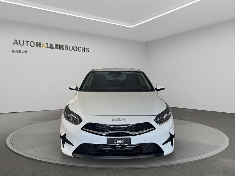 Neu Kia Ceed 140 PS (102 kW) 2025 Weiss Kleinwagen