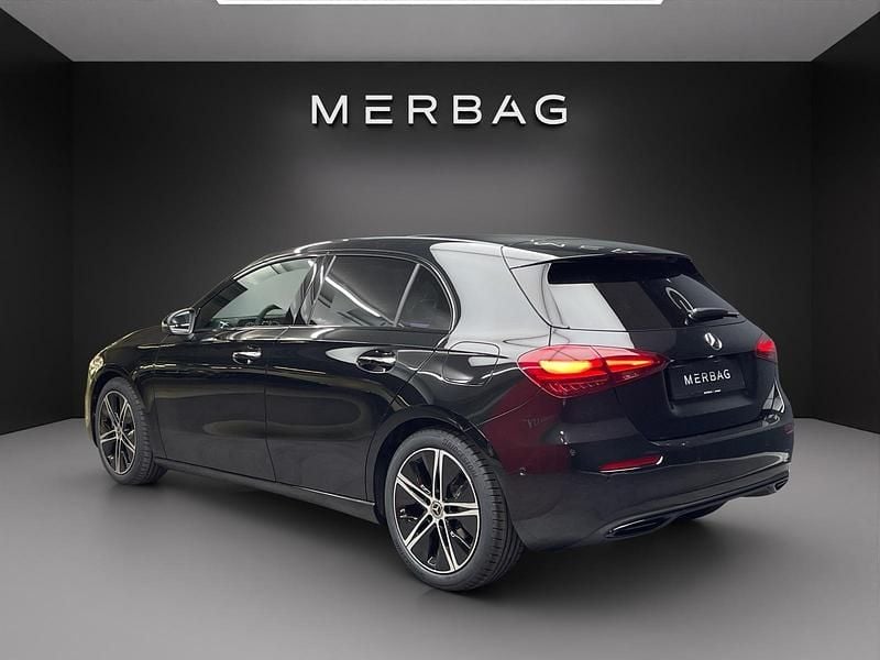 Neu Mercedes A200 Night 163 PS (119 kW) 2025 Schwarz Limousine