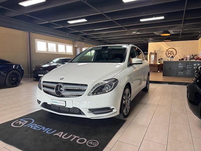 Gebraucht Mercedes B200 136 PS (100 kW) 2014 Van / Kleinbus
