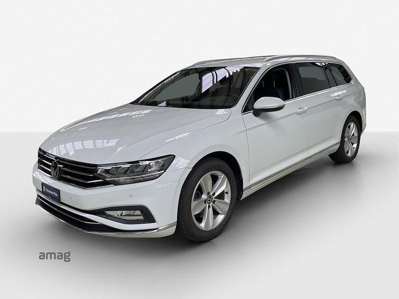 Bianco ghiacciaio metallizzato Gebraucht 2023 VW Passat Elegance Kombi | CHF 30’900 (Etwas zu teuer) - Bild 1/4