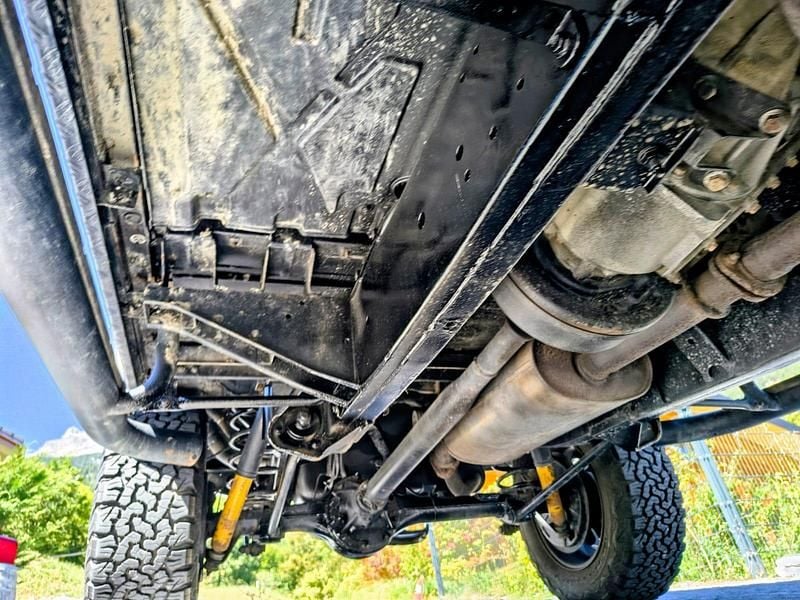 Gebraucht Land Rover Defender 122 PS (89 kW) 2011 SUV