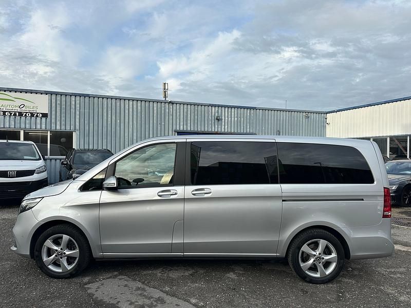 Gebraucht Mercedes V220 163 PS (119 kW) 2022 Van / Kleinbus