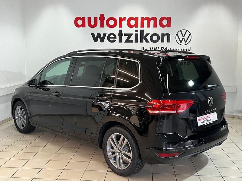 Neu VW Touran Comfortline 150 PS (110 kW) 2025 Schwarz Van / Kleinbus