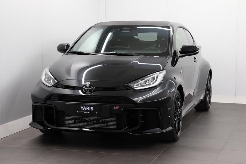 Schwarz Neu 2025 Toyota Yaris Sport Limousine | CHF 46’900 (Guter Preis) - Bild 1/4