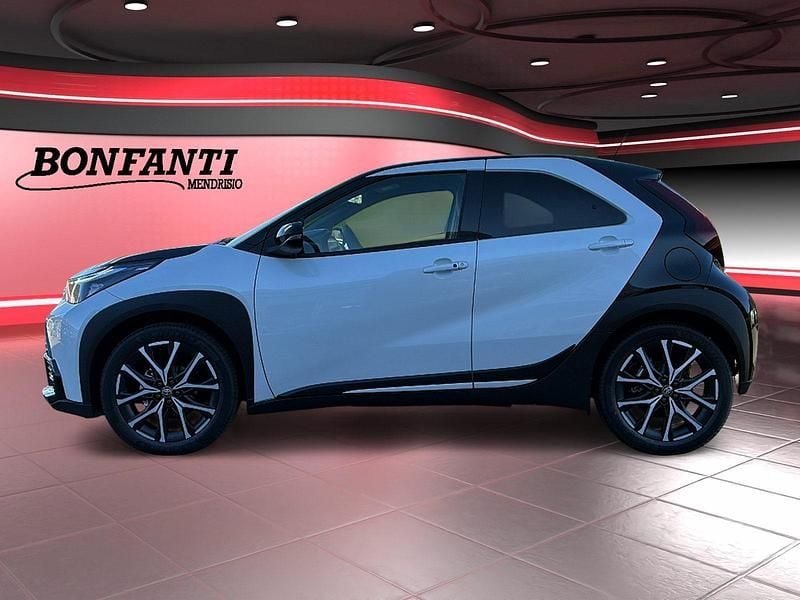 Neu Toyota Aygo X Sport 116 PS (85 kW) 2025 Weiss SUV