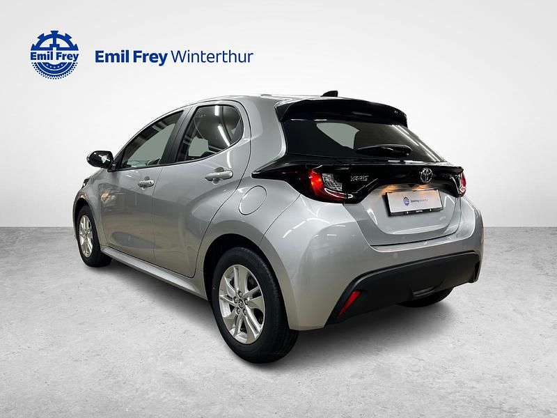 Neu Toyota Yaris Hybrid Comfort 116 PS (85 kW) 2026 Silber Limousine