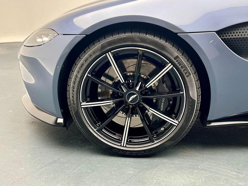 Gebraucht Aston Martin V8 Vantage 510 PS (375 kW) 2021 Silber Coupé