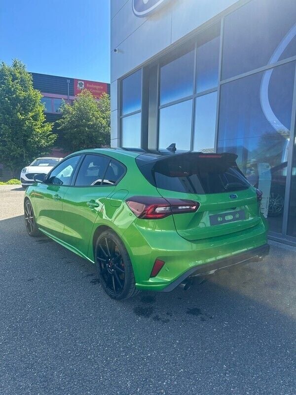 Neu Ford Focus ST 280 PS (205 kW) 2025 Grün Limousine