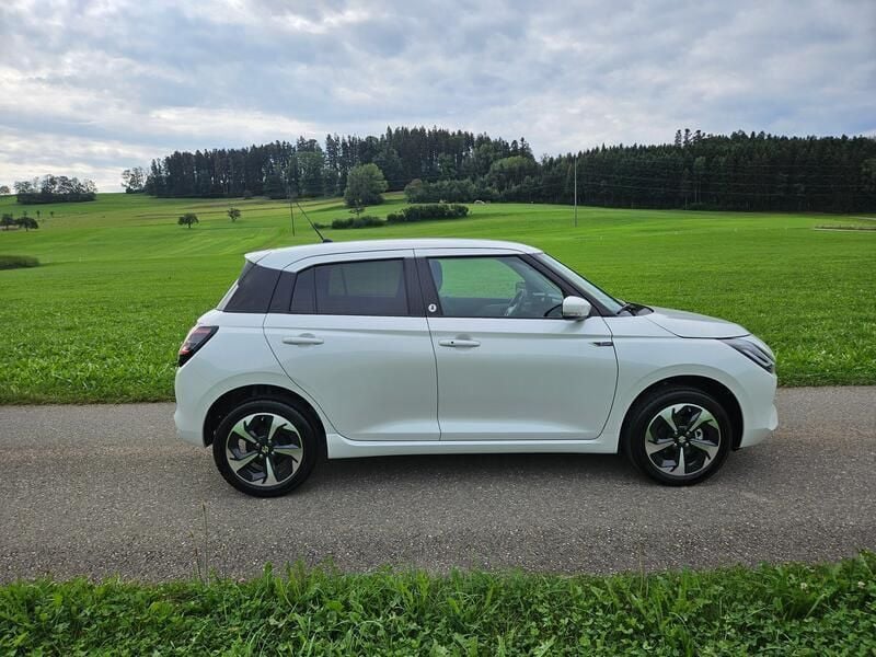 Gebraucht Suzuki Swift 82 PS (60 kW) 2024 Weiss Kleinwagen