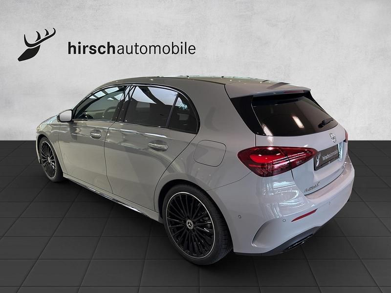 Neu Mercedes A250 224 PS (164 kW) 2025 Grau Limousine