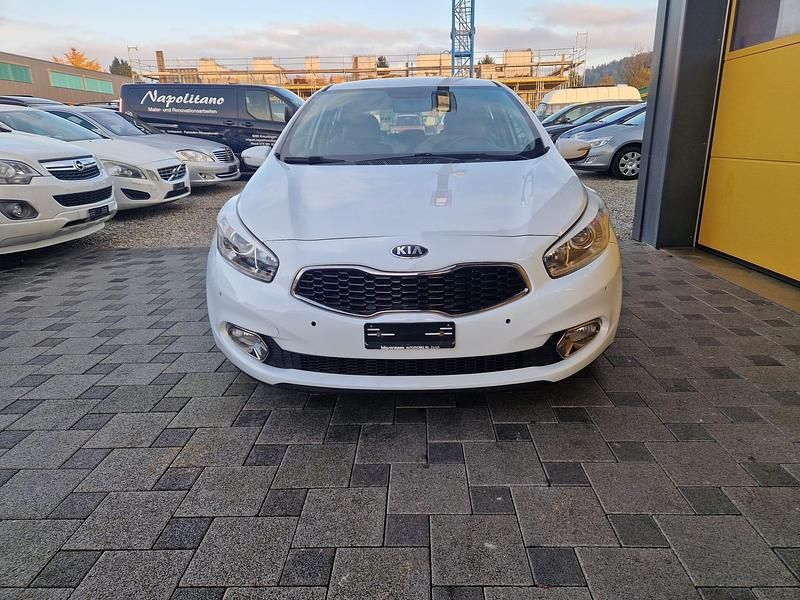 Gebraucht Kia Ceed Style 135 PS (99 kW) 2013 Kleinwagen