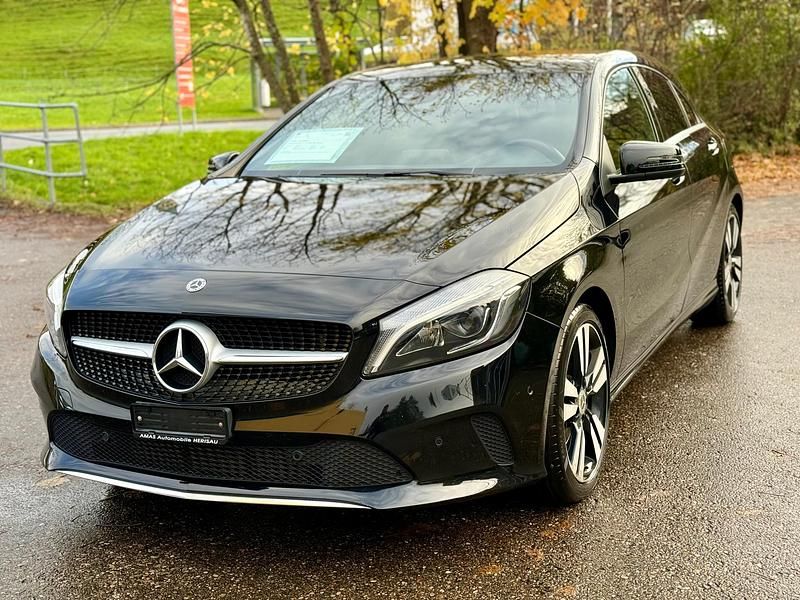 Gebraucht Mercedes A180 Night 122 PS (89 kW) 2017