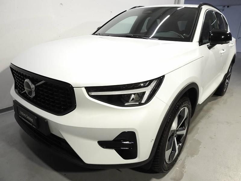 Weiss Gebraucht 2024 Volvo XC40 Plus SUV | CHF 37’900 (Fairer Preis) - Bild 1/4