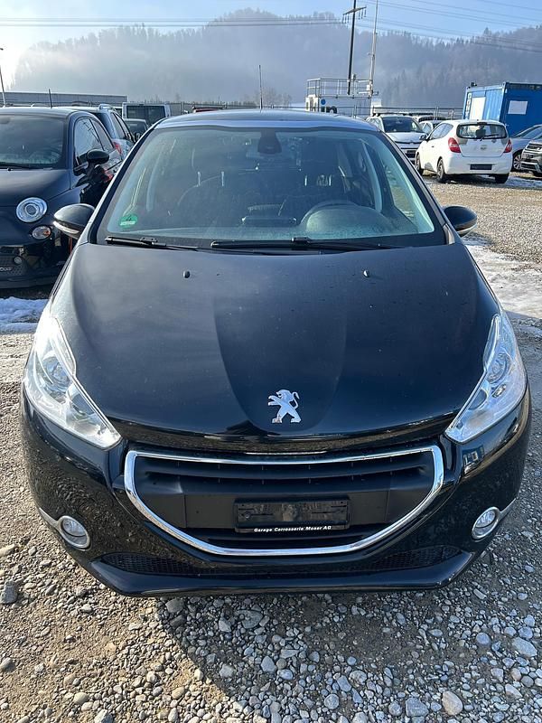 Gebraucht Peugeot 208 Allure 120 PS (88 kW) 2014 Kleinwagen