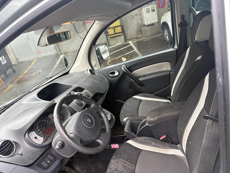 Gebraucht Renault Kangoo Happy Family 106 PS (77 kW) 2011 Van / Kleinbus