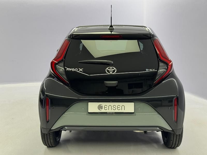 Neu Toyota Aygo X Style 116 PS (85 kW) 2025 Grün SUV