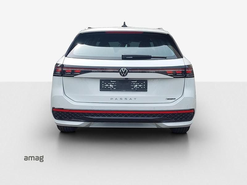 Neu VW Passat R-line 193 PS (141 kW) 2025 Oryxwhite perlmutteffekt Kombi