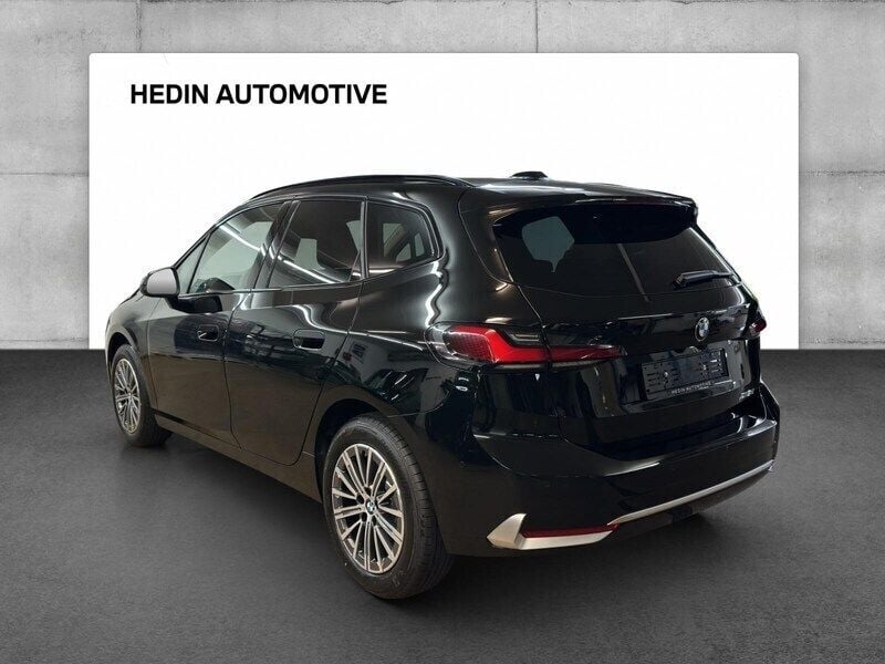 Neu BMW 218 Active Tourer Luxury Line 150 PS (110 kW) 2025 Schwarz Van / Kleinbus