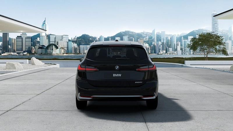 Neu BMW 220 Active Tourer Luxury Line 170 PS (125 kW) 2026 Schwarz Van / Kleinbus