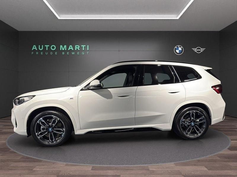Neu BMW iX1 M Sport 225 kW (306 PS) 2025 "alpinweiss" mét. SUV