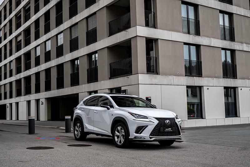 Gebraucht Lexus NX300h E-FOUR 197 PS (144 kW) 2019 SUV