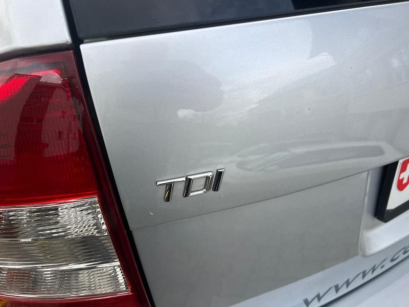 Gebraucht Skoda Octavia Clever 105 PS (77 kW) 2011 Kombi