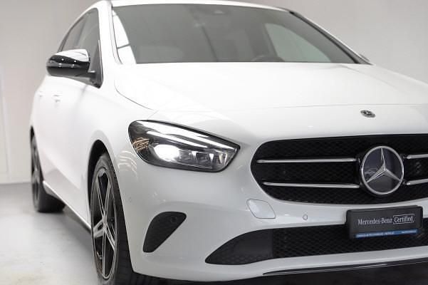 Gebraucht Mercedes B200 Progressive 163 PS (119 kW) 2021 Weiss Van / Kleinbus