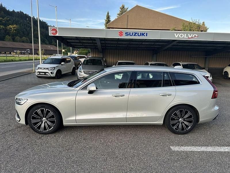 Gebraucht Volvo V60 Inscription 190 PS (139 kW) 2019 Grau Kombi