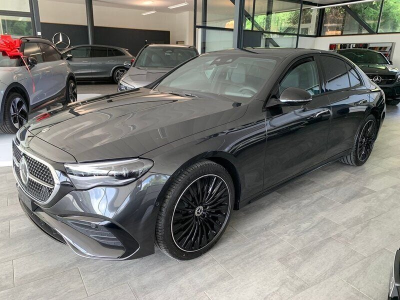 Anthrazit Gebraucht 2024 Mercedes E450 AMG line Limousine | CHF 98’500 - Bild 1/4