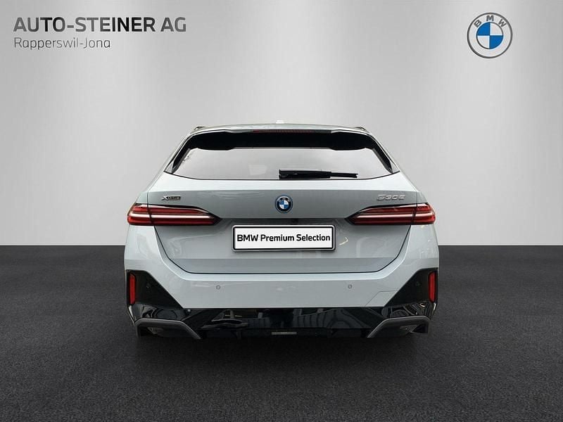 Gebraucht BMW 530e M Sport 299 PS (219 kW) 2025 Grau Kombi