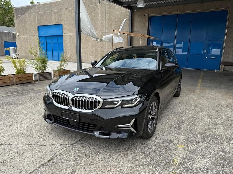 Gebraucht 2021 BMW 320e Luxury Line Kombi | CHF 27’490 - Bild 1/4
