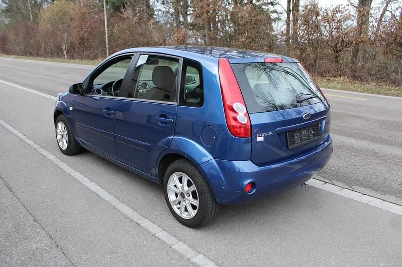 Gebraucht Ford Fiesta Ambiente 80 PS (58 kW) 2008 Kleinwagen