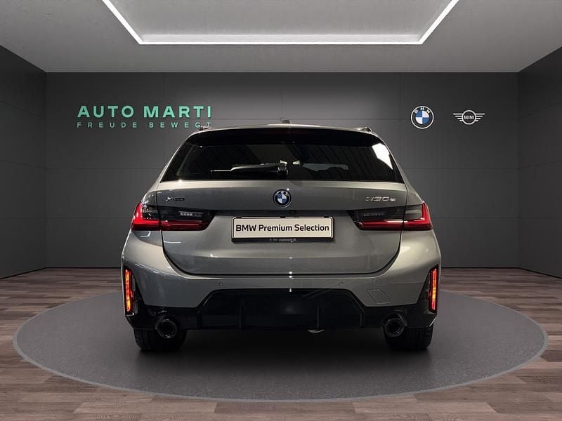 Gebraucht BMW 330e M Sport 292 PS (214 kW) 2025 Grau Kombi