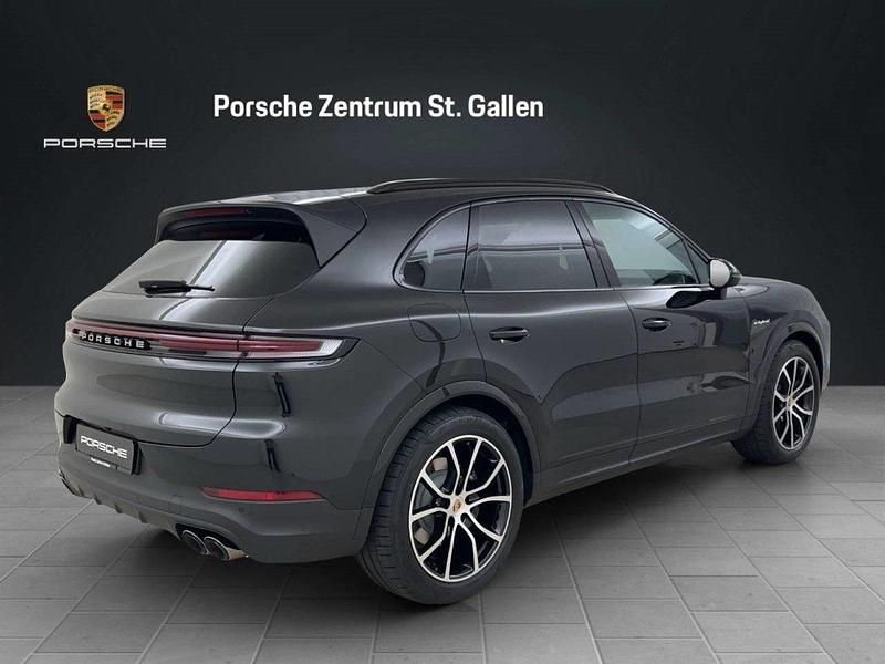 Gebraucht Porsche Cayenne 470 PS (345 kW) 2024 Schwarz SUV