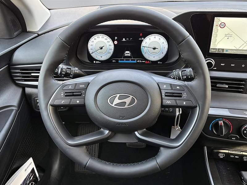 Neu Hyundai i20 100 PS (73 kW) 2025 Rot Limousine