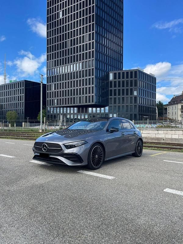 Gebraucht 2023 Mercedes A200 | CHF 32’499 (Etwas zu teuer) - Bild 1/4